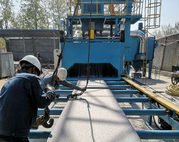 河北唐鋼客戶案例，Q6924鋼板拋丸機預處理清理效果圖